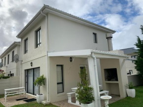 Onrus Family Holiday Home